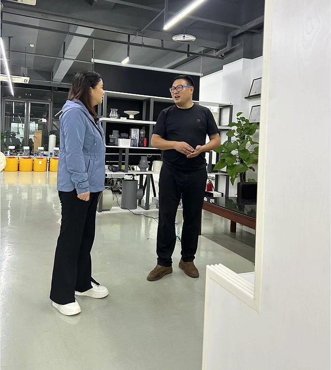 大渡口區(qū)住建委領(lǐng)導(dǎo)走訪我司