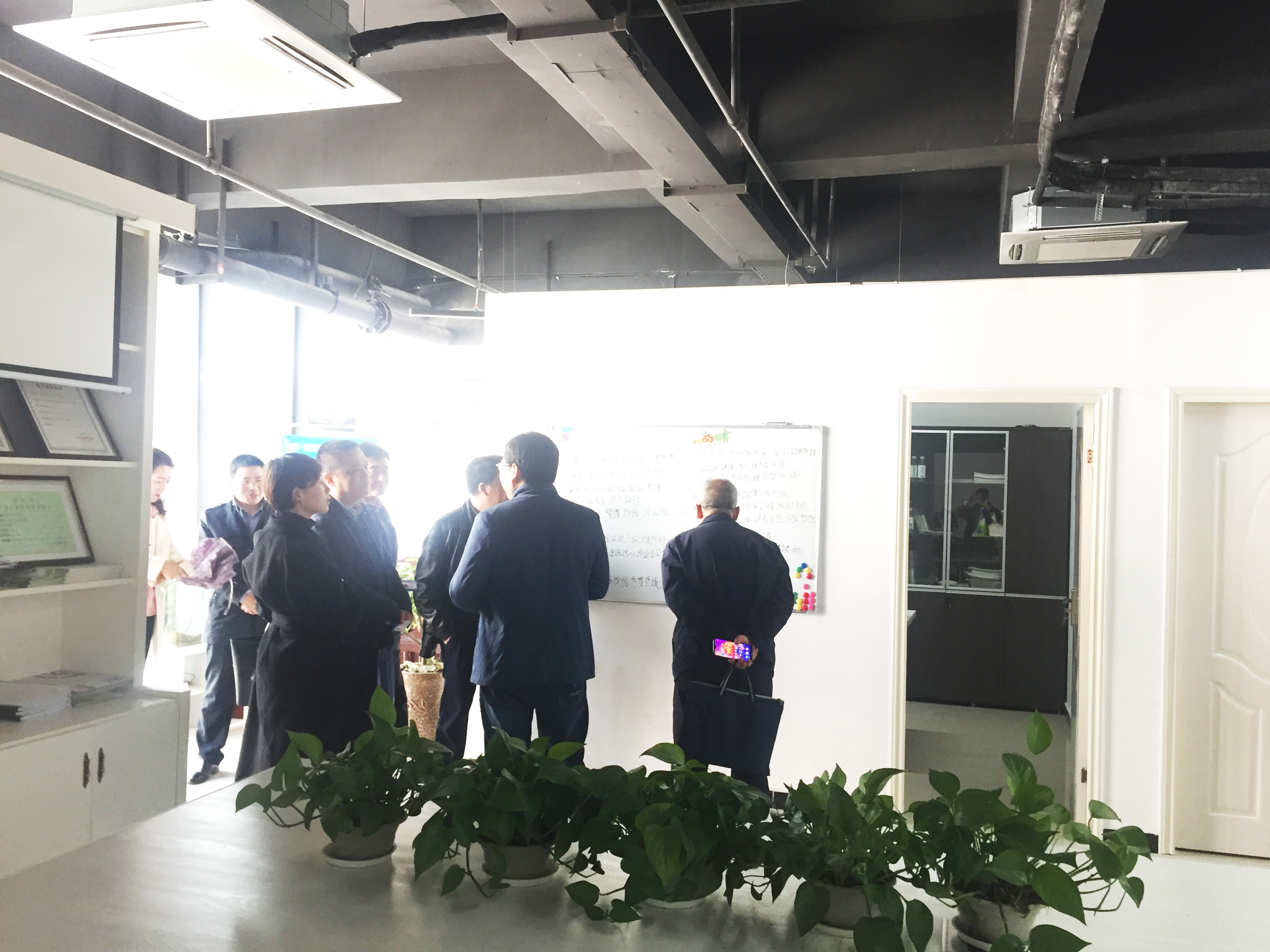 熱烈歡迎成都市生態環境局考察團領導與專家公司進行考察